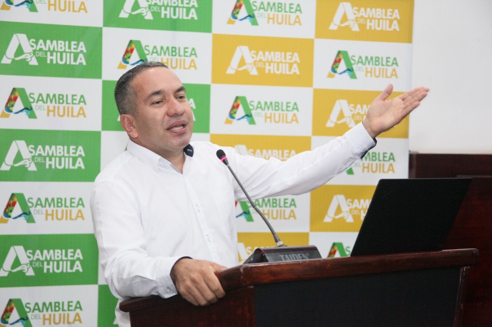 Una decisión que estaba cantada por lo cual otro de los participantes decidió renunciar