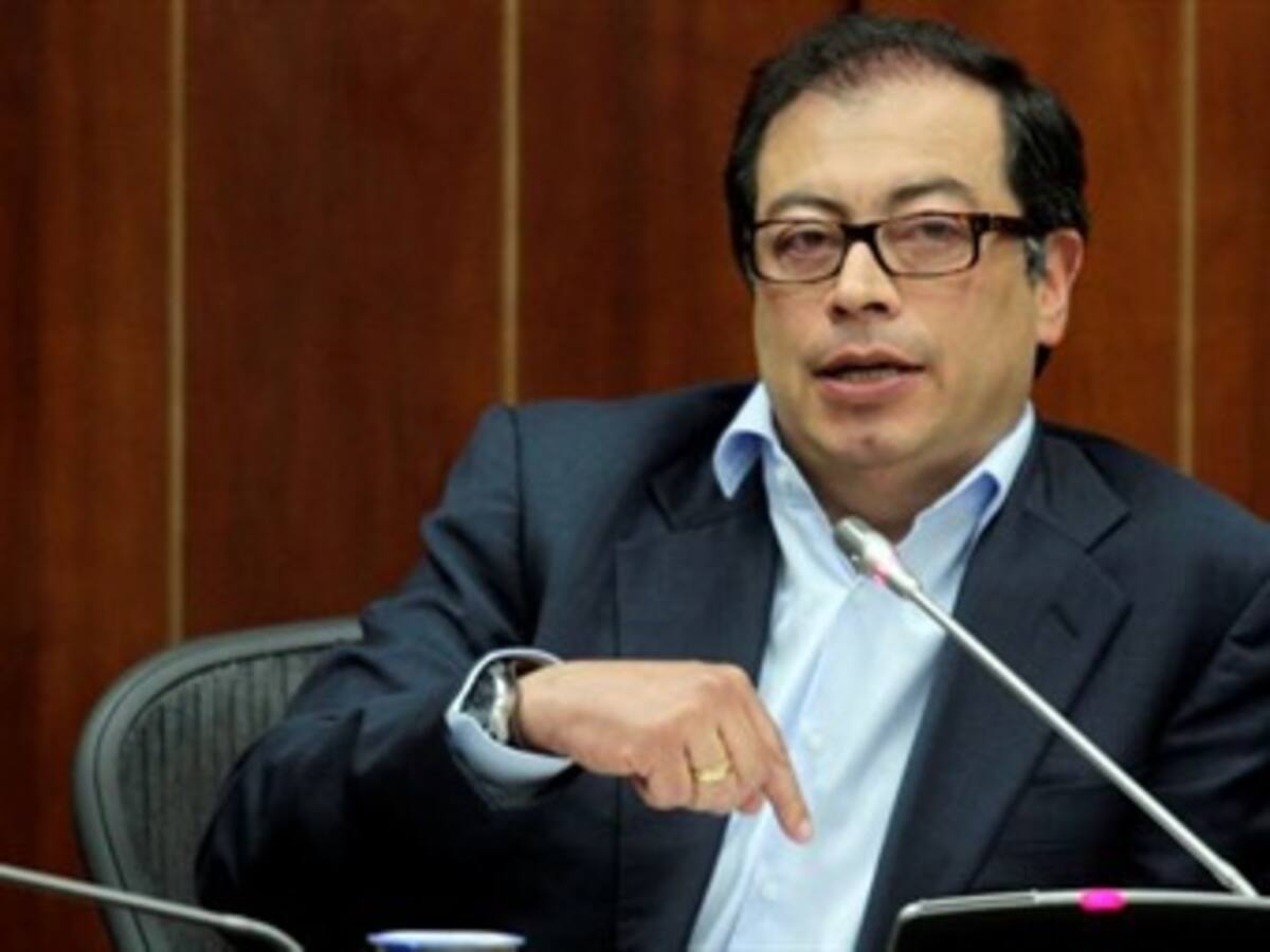 "A Petro se le pegó el fenómeno de Uribe, si uno no está con él, es del carrusel": Serpa