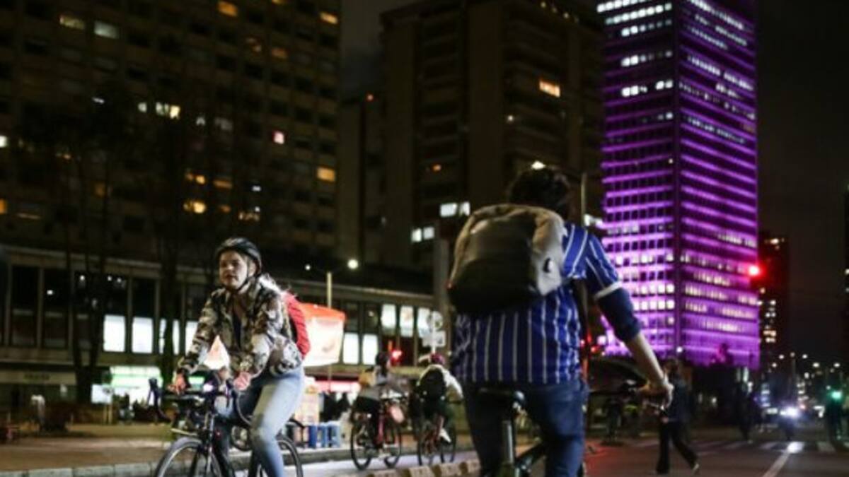 Ciclovía nocturna 2025: vías habilitadas y actividades para celebrar la Navidad en Bogotá