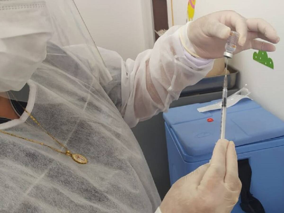 Contraloría espera informe de salud sobre presuntos colados en vacunación