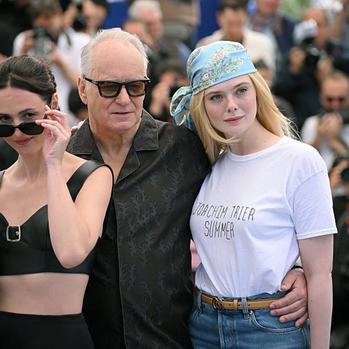 La W estuvo con Stellan Skarsgård y Elle Fanning desde el Festival de Cannes 2025