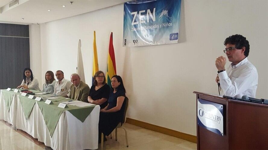 Alejandro Gaviria, ministro de la Salud, se retiró después de qué le preguntaran sobre los controles por los altos precios de los medicamentos y la crisis de la EPS Coomeva en la Región Caribe.. Foto: Comunicaciones Secretaria De Salud.