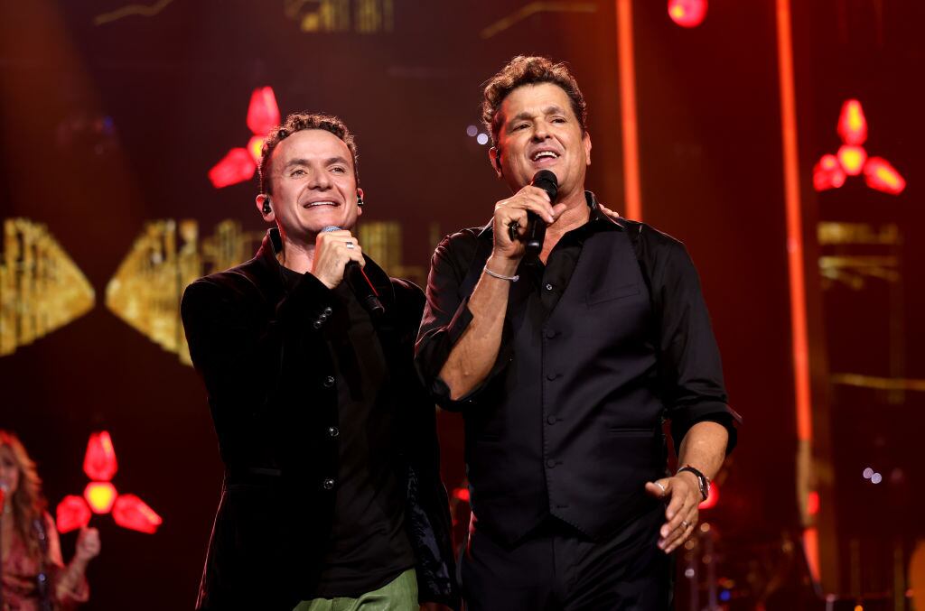 MIAMI, FLORIDA - NOVEMBER 13: (L-R) Fonseca and Carlos Vives perform onstage during the 2024 Latin Recording Academy Person of The Year Honoring Carlos Vives at Miami Beach Convention Center on November 13, 2024 in Miami, Florida. (Photo by Rodrigo Varela/Getty Images for The Latin Recording Academy)