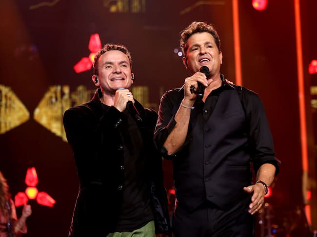 MIAMI, FLORIDA - NOVEMBER 13: (L-R) Fonseca and Carlos Vives perform onstage during the 2024 Latin Recording Academy Person of The Year Honoring Carlos Vives at Miami Beach Convention Center on November 13, 2024 in Miami, Florida. (Photo by Rodrigo Varela/Getty Images for The Latin Recording Academy)