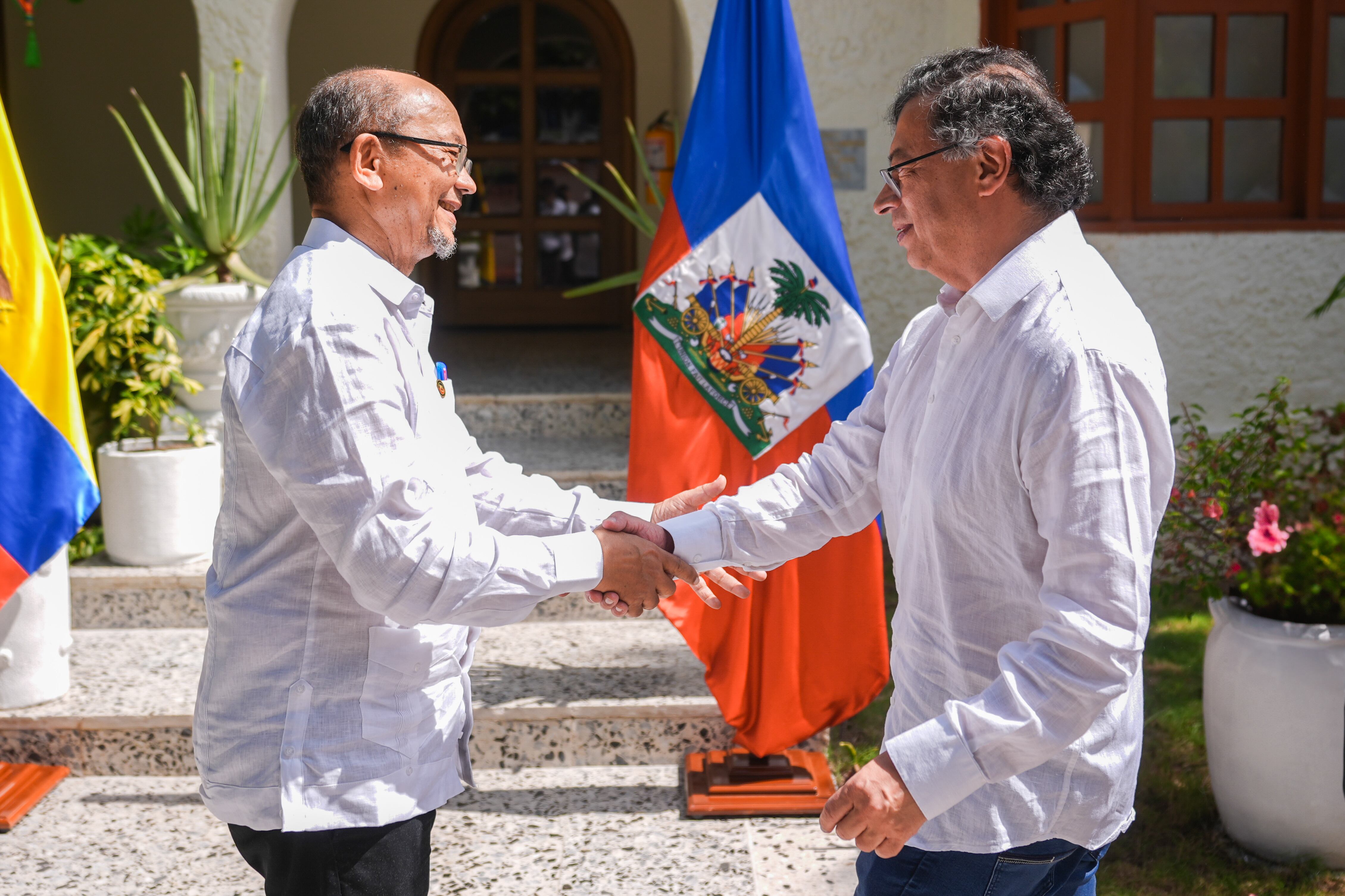 El presidente Gustavo Petro recibió a Leslie Voltaire, presidente del Consejo de Transición de Haití, en La Guajira. Foto: Presidencia de la República - Juan Cano