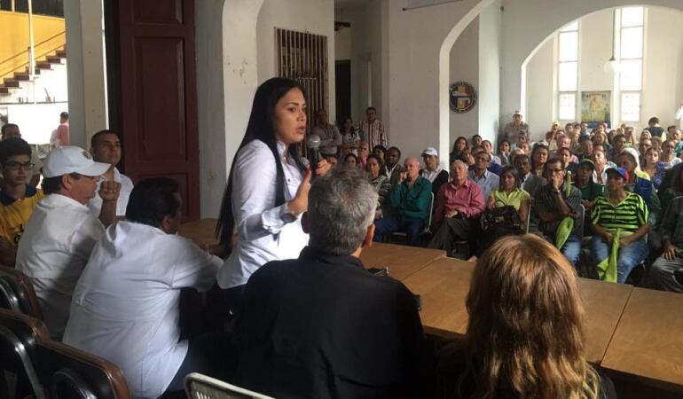 Laidy Gómez con comunidades en el Táchira