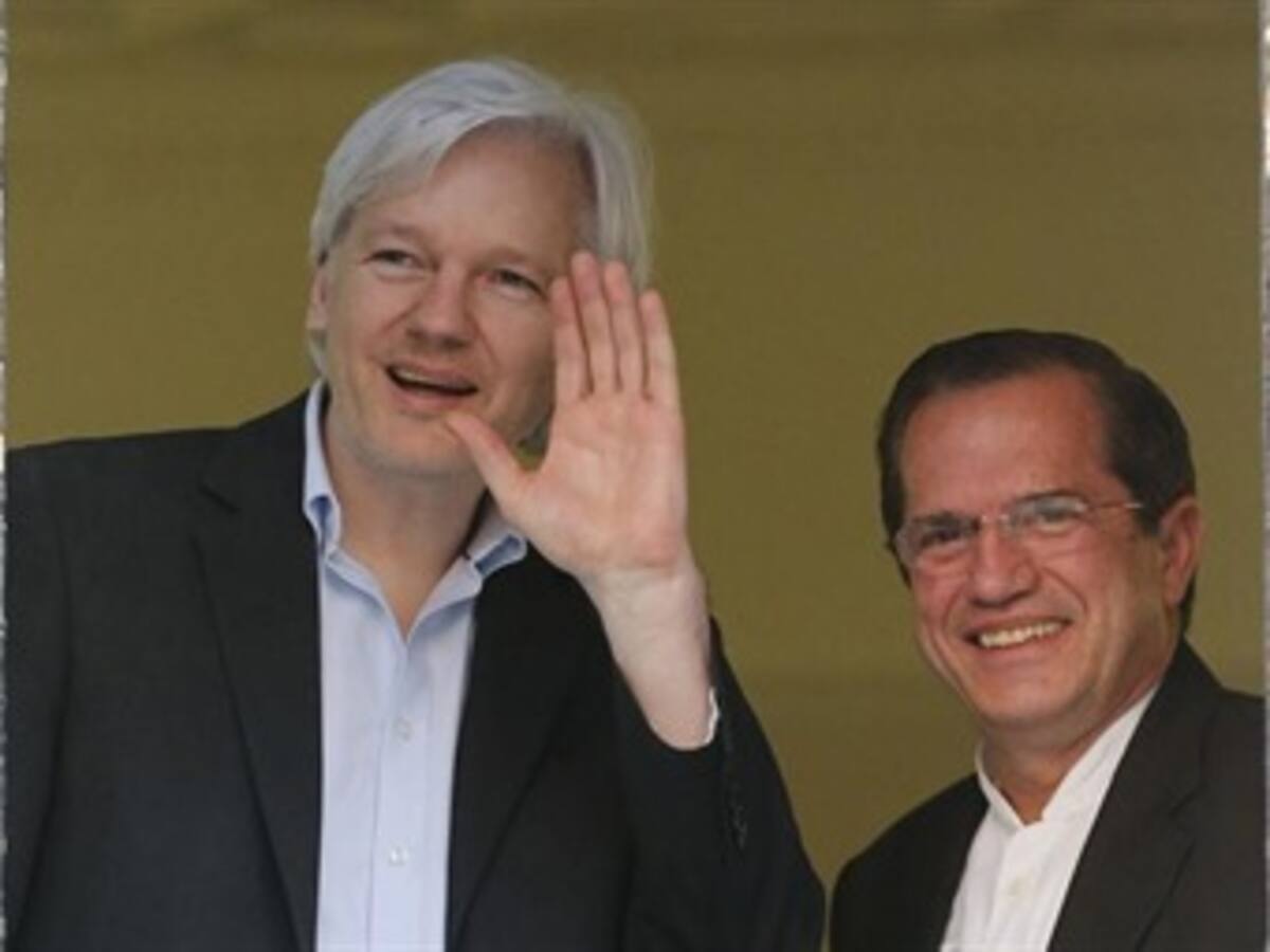 Descubren micrófono en oficina del embajador de Ecuador en Londres