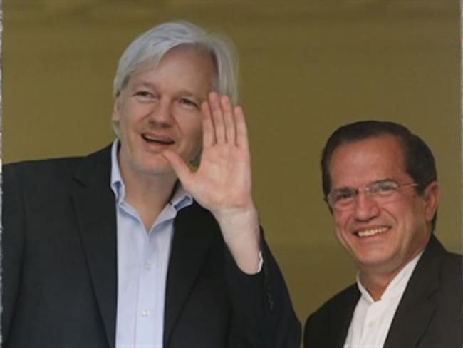 Descubren micrófono en oficina del embajador de Ecuador en Londres