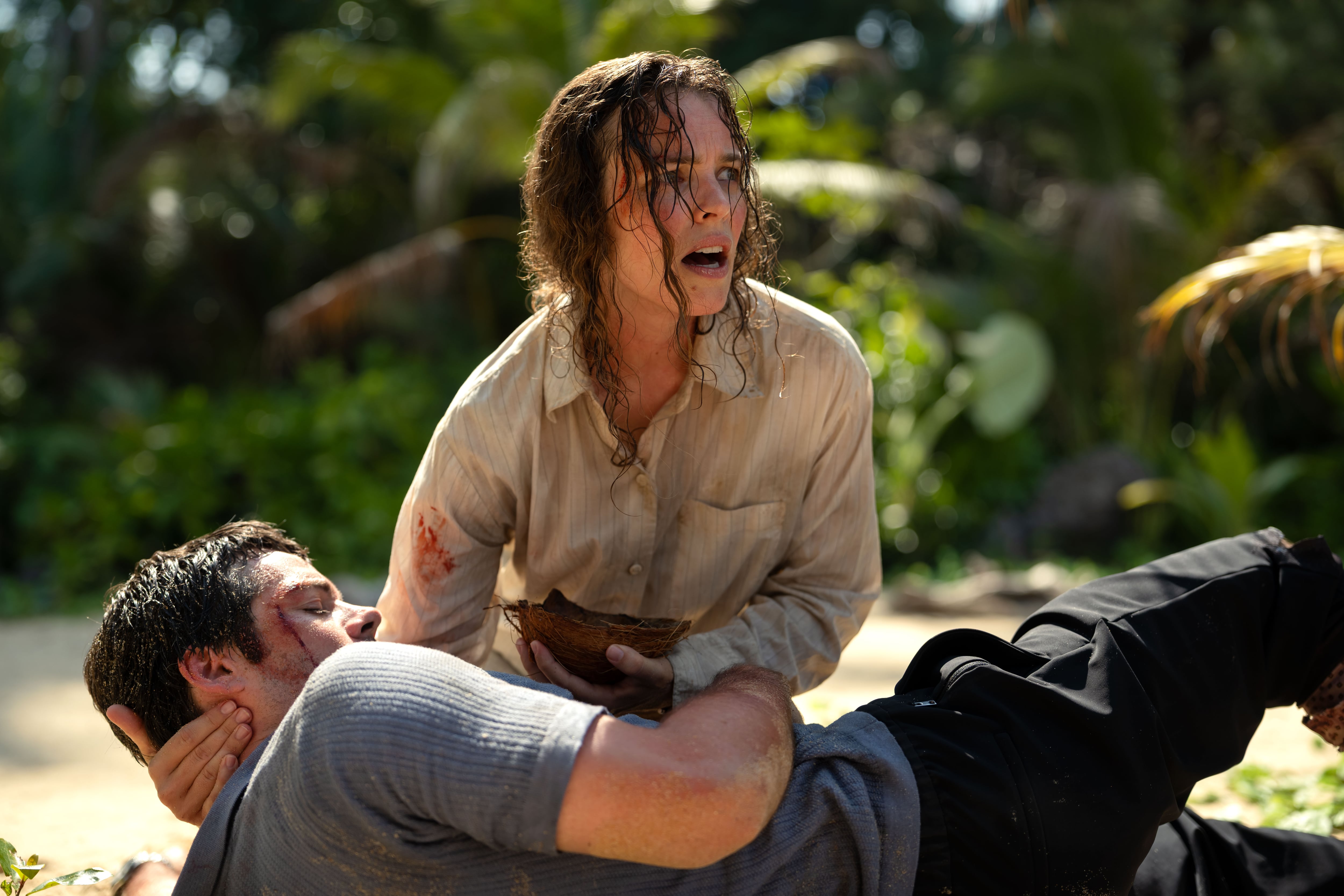 (L-R) Dylan O'brien as Bradley Preston and Rachal McAdams as Linda Liddle in 20th Century Studios' SEND HELP. Photo by Brook Rushton. © 2025 20th Century Studios. All Rights Reserved. 