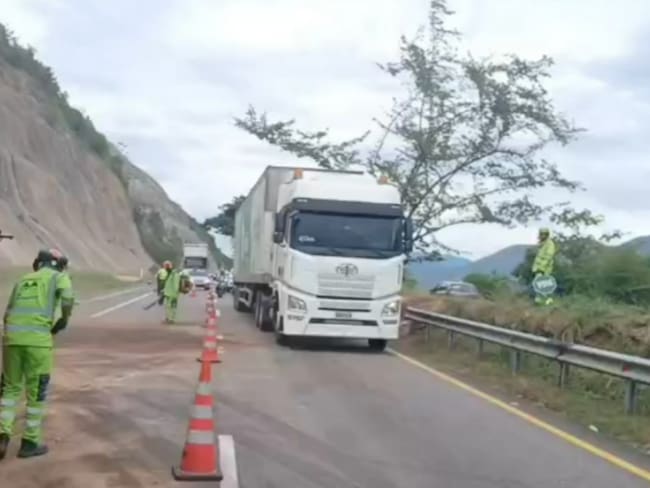 Aparatoso accidente de tránsito obligó al cierre temporal de la vía Bogotá – Girardot en Melgar