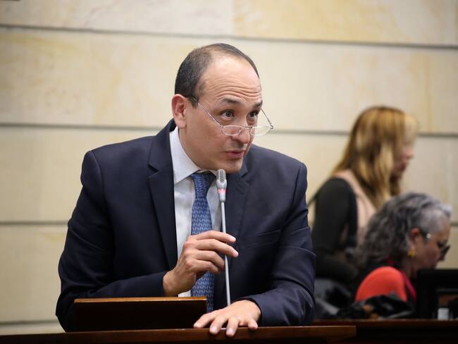 Vladimir Fernández fue elegido nuevo magistrado de la Corte Constitucional