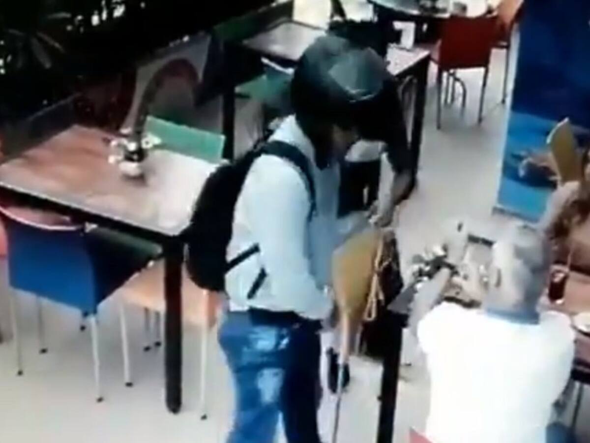 Al periodista Herbin Hoyos lo atracaron en un restaurante de El Poblado
