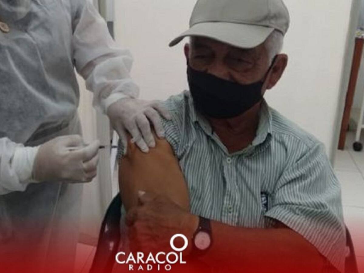 Adultos mayores en Armenia señalan falta de priorización en vacunación