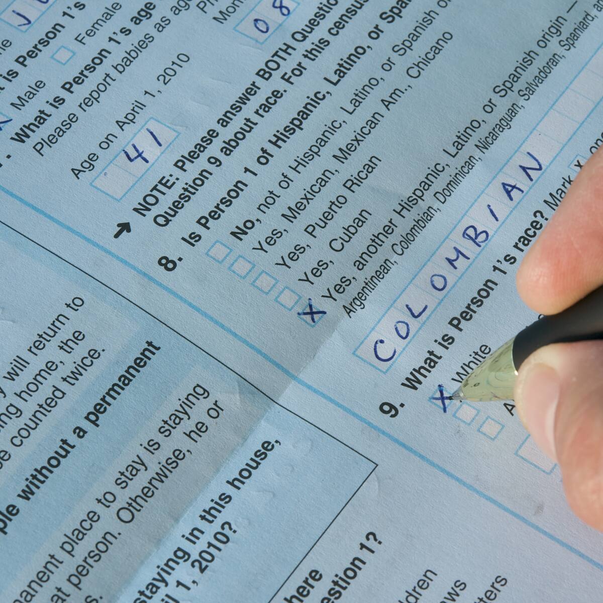 Biden busca incluir latinos o hispanos en lista de razas reconocidas en EE.UU.