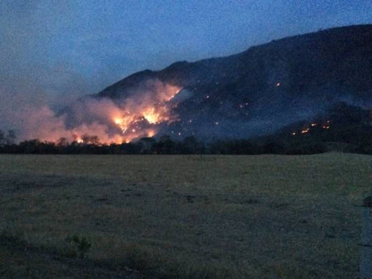Habitantes de Girardot piden apoyo aéreo para apagar incendio
