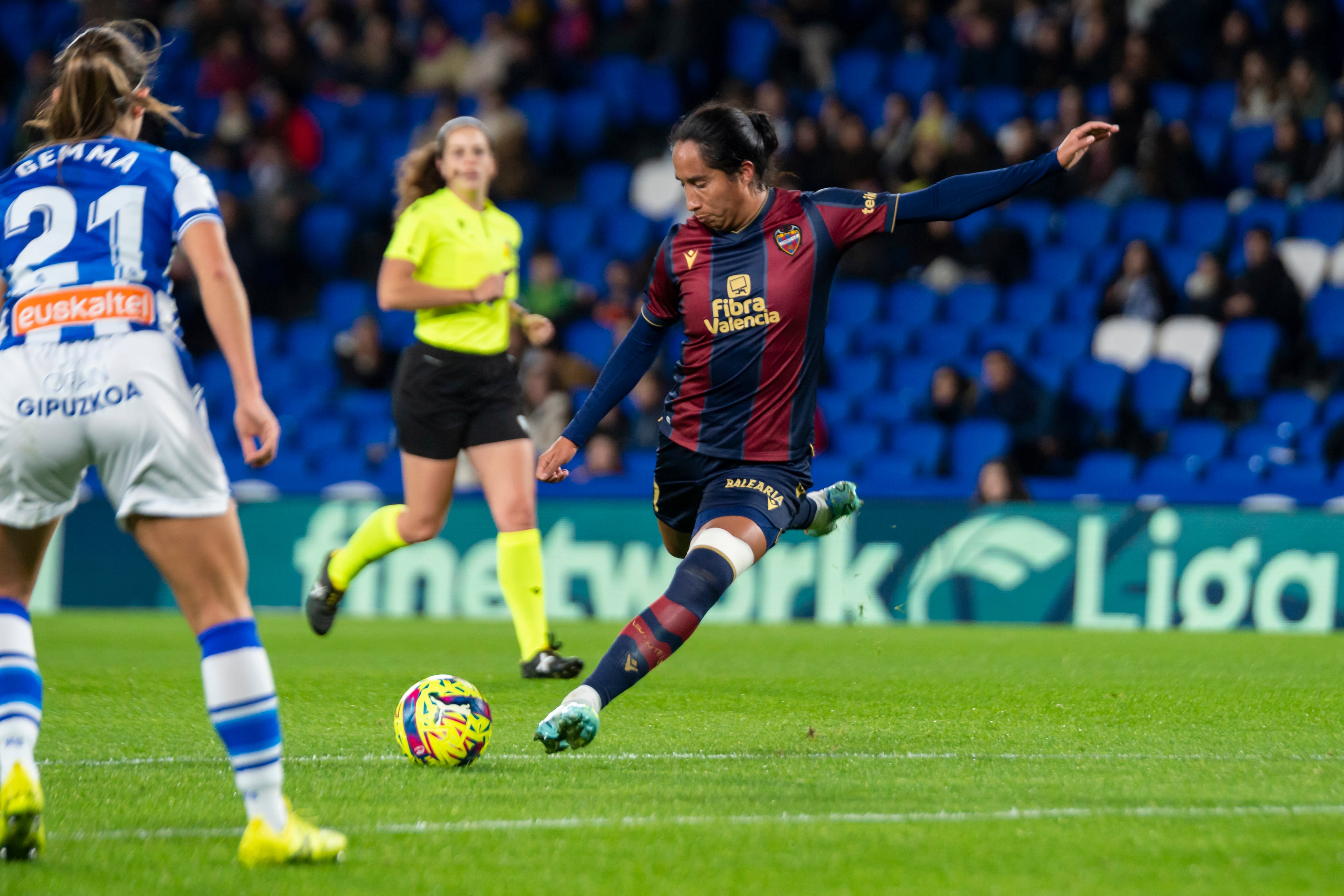 Mayra Ramirez del Levante UD.  (Photo by Gari Garaialde/Getty Images)