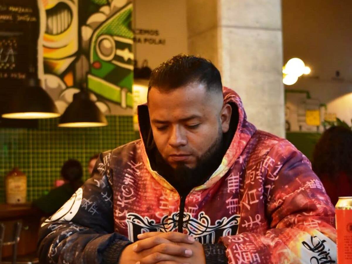 El Colombiano MC Police en el Álbum oficial de Raperos del Mundo