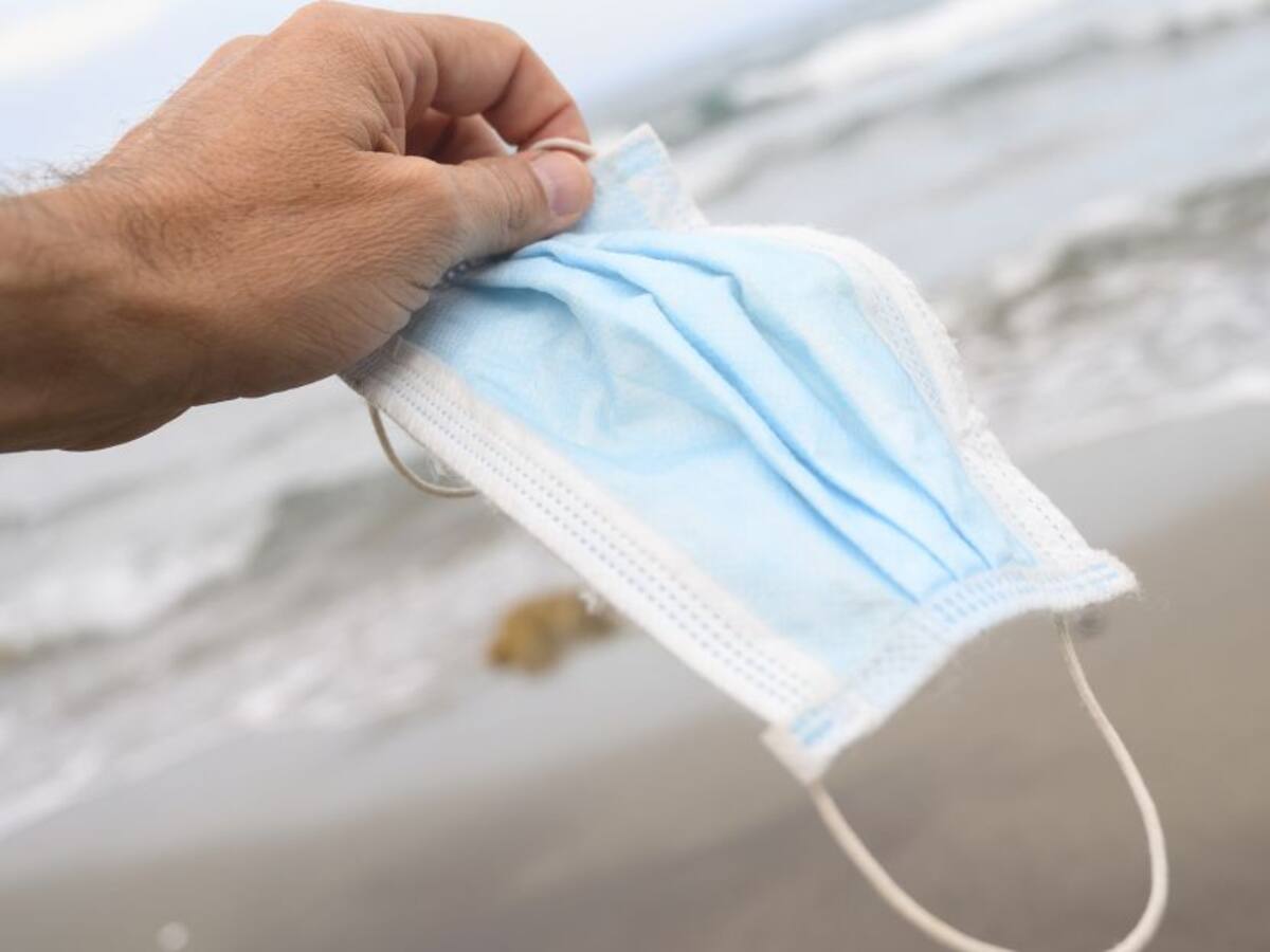 Desechos 'COVID', un riesgo para la reactivación de las playas