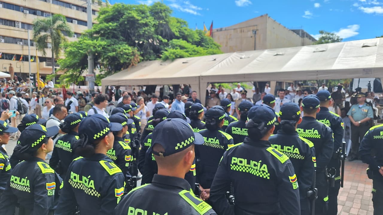 La Policía Metropolitana presentó oficialmente a 30 nuevos uniformados. Foto Alcaldía de Neiva