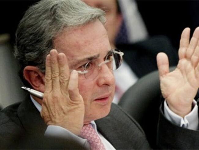 Uribe acusa al periodista francés Langlois de identificarse con el terrorismo