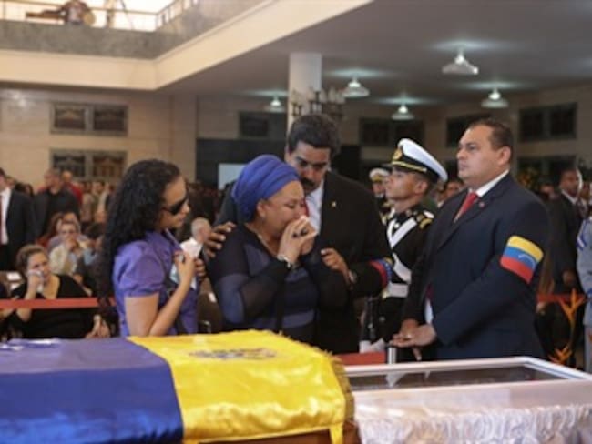 Embajada de Venezuela en Bogotá celebrará misa en homenaje Chávez