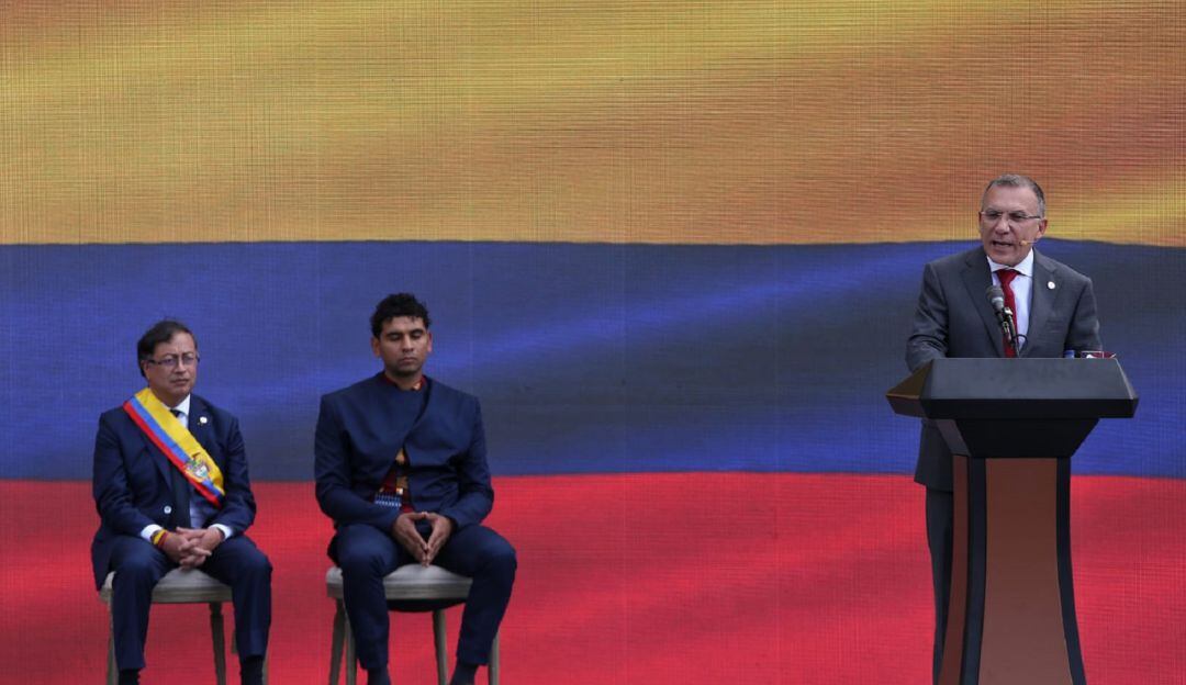 "El camino es la paz y es ahora": Roy Barreras al ELN en posesión de Petro