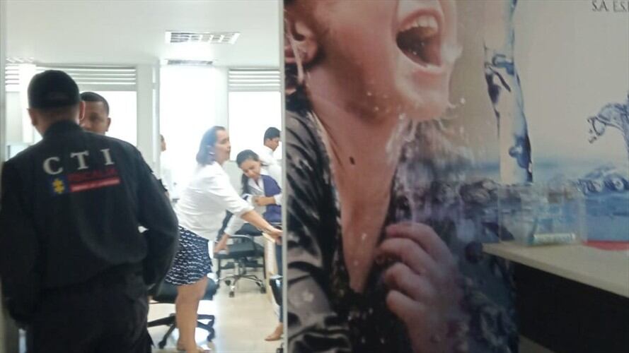 El CTI de la Fiscalía llegó a Cartagena para allanar las oficinas de Aguas de Bolívar. Foto: Cortesía