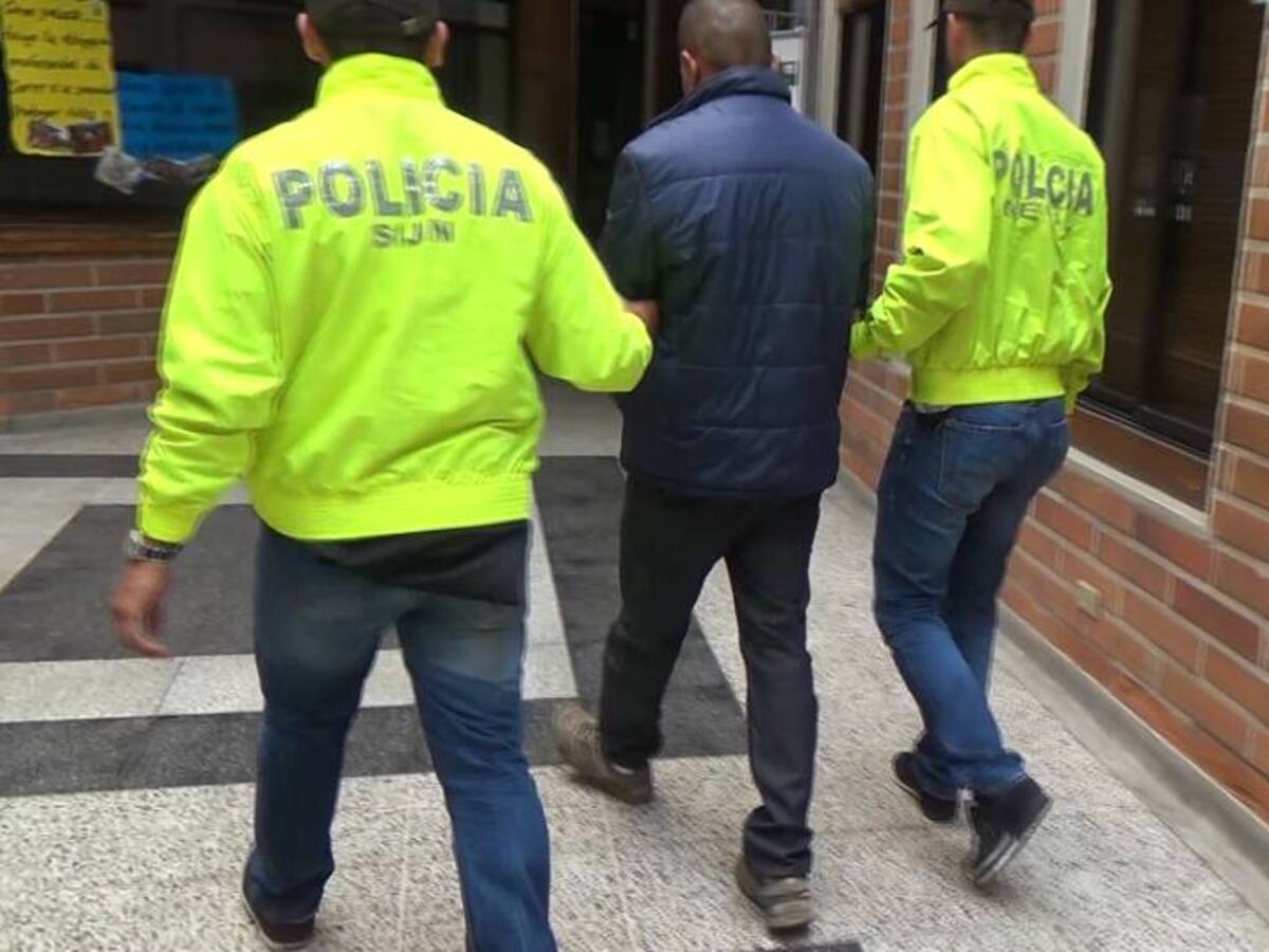 Policía halló un revólver a un hombre que golpeó a su pareja en Aranjuez