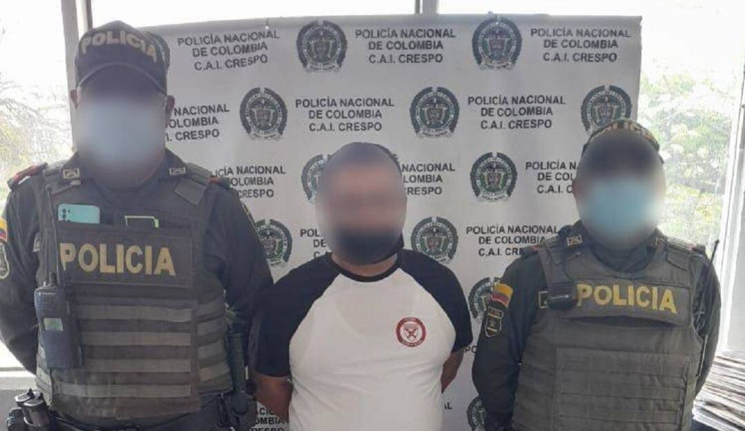 La Policía le incautó un obstaculizador de dinero, un destornillador, dinero en efectivo y varias tarjetas de entidades bancarias