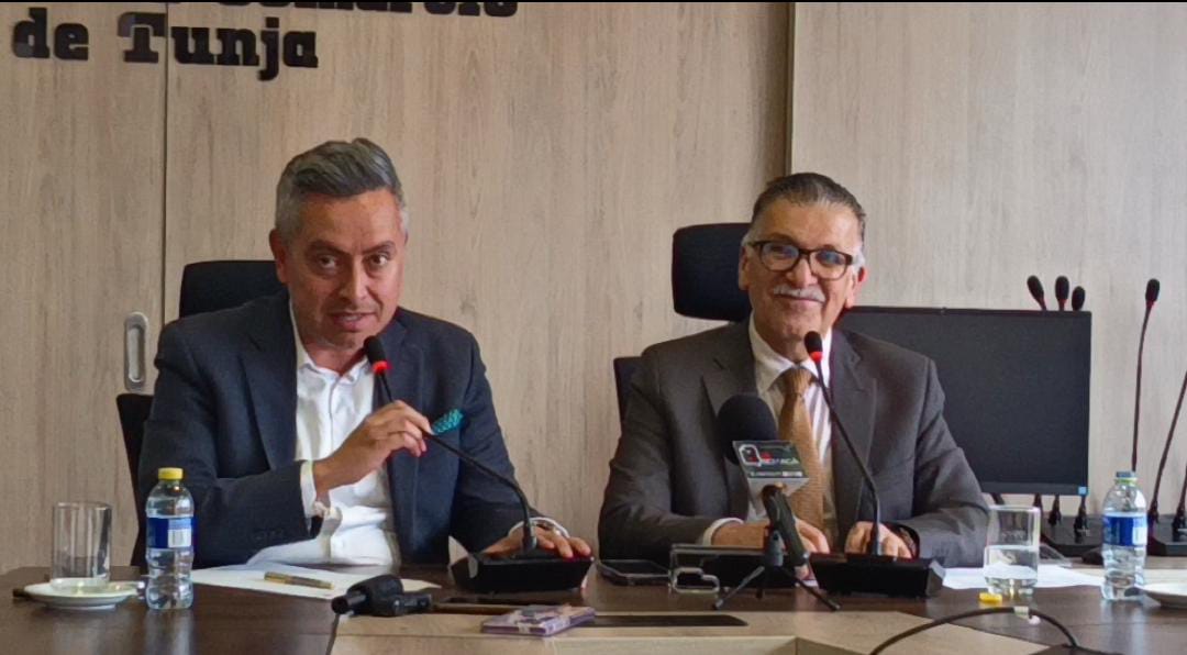Jorge Armando Puin (Revisor Fiscal) y John Jairo Martínez (Presidente Ejecutivo), Cámara de Comercio de Tunja / Foto: Caracol Radio