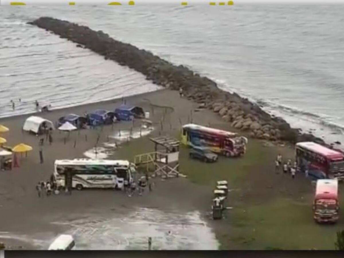 Procuraduría pidió controles para frenar parqueo de vehículos en las playas