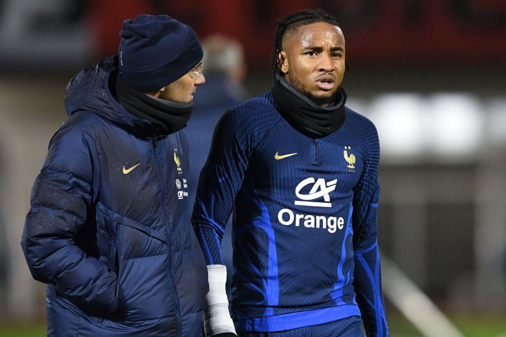 Christopher Nkunku se retira lesionado del entrenamiento de la Selección de Francia previo el viaje de la delegación a Qatar (Photo by Bertrand GUAY / AFP) (Photo by BERTRAND GUAY/AFP via Getty Images)