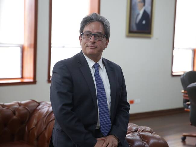 “Es una cosa imaginaria. Nunca vi algo así”: exministro Carrasquilla sobre cupos indicativos