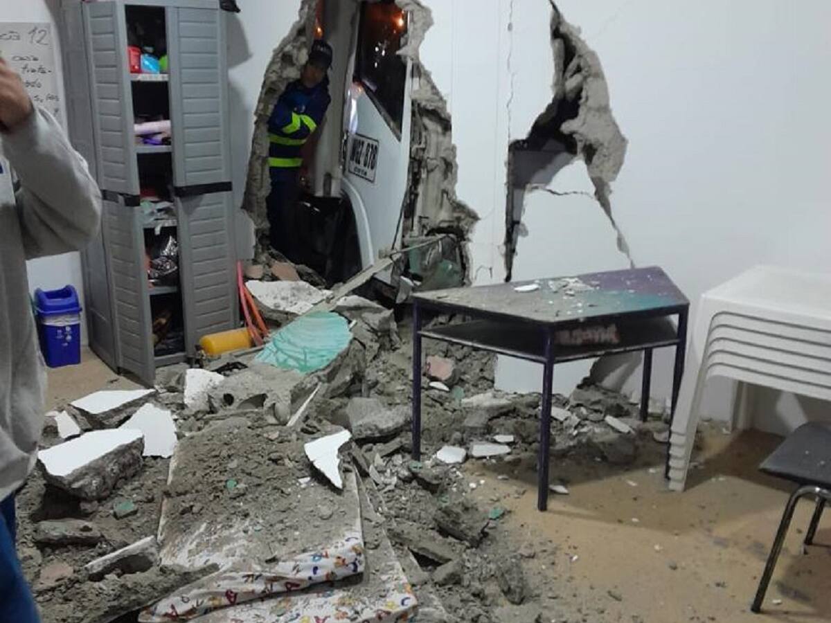 Camión se estrelló contra un colegio en el barrio Sinaí de Manizales