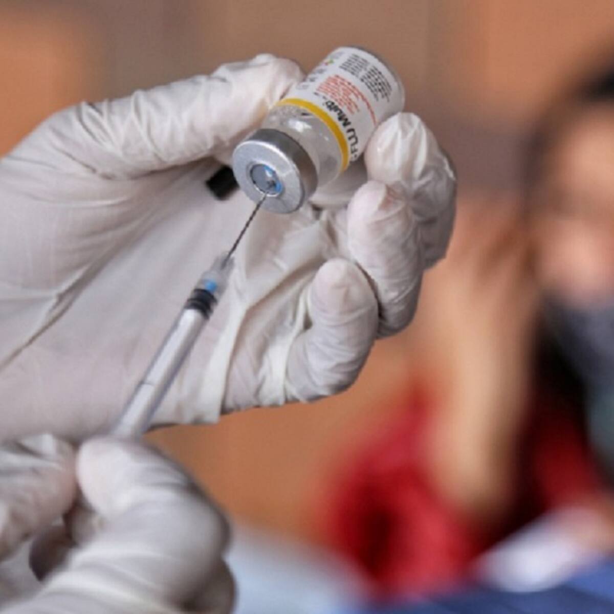 Médicos piden vacunarse sin importar la marca