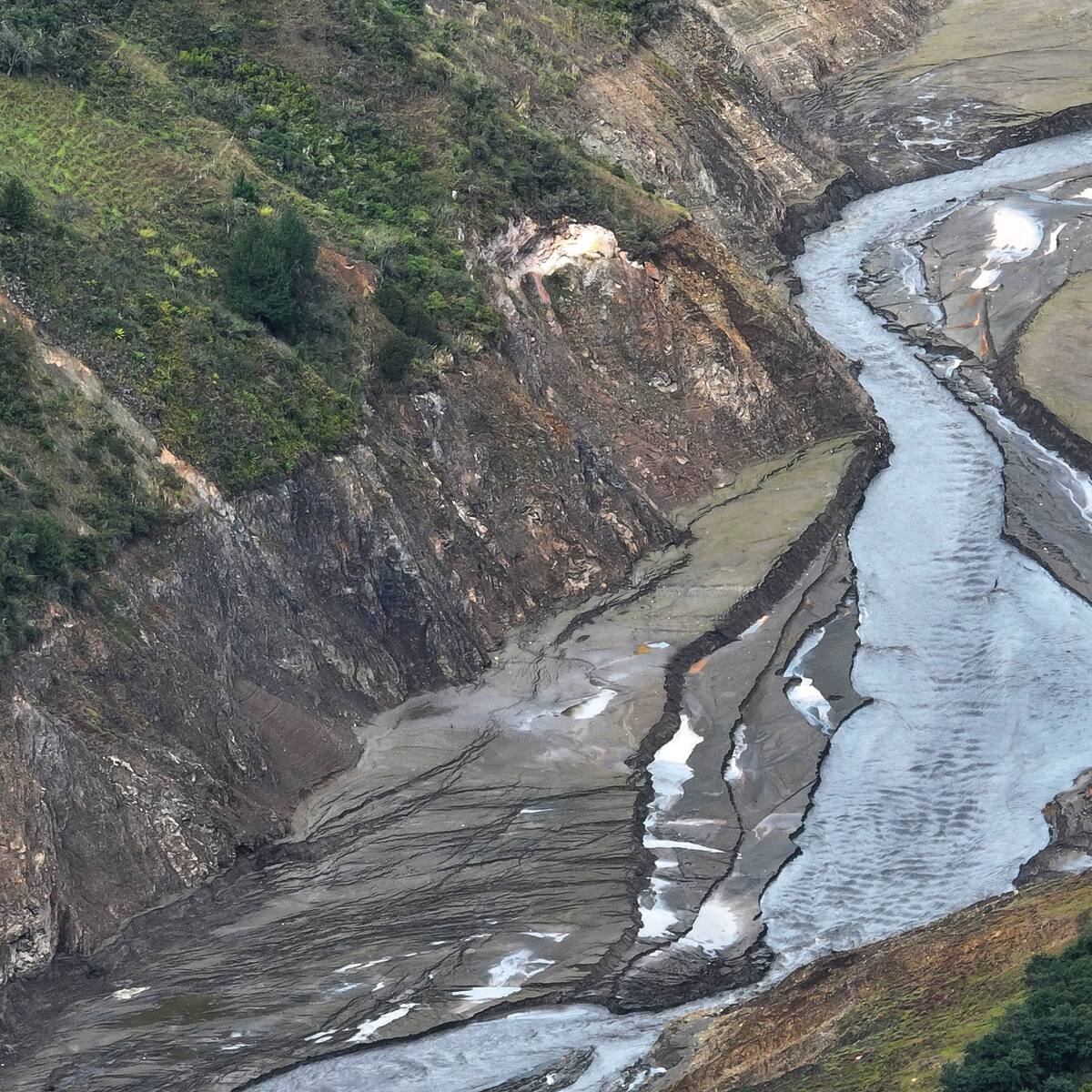 No hay que cantar victoria: presidente Petro sobre aumento en nivel de embalses