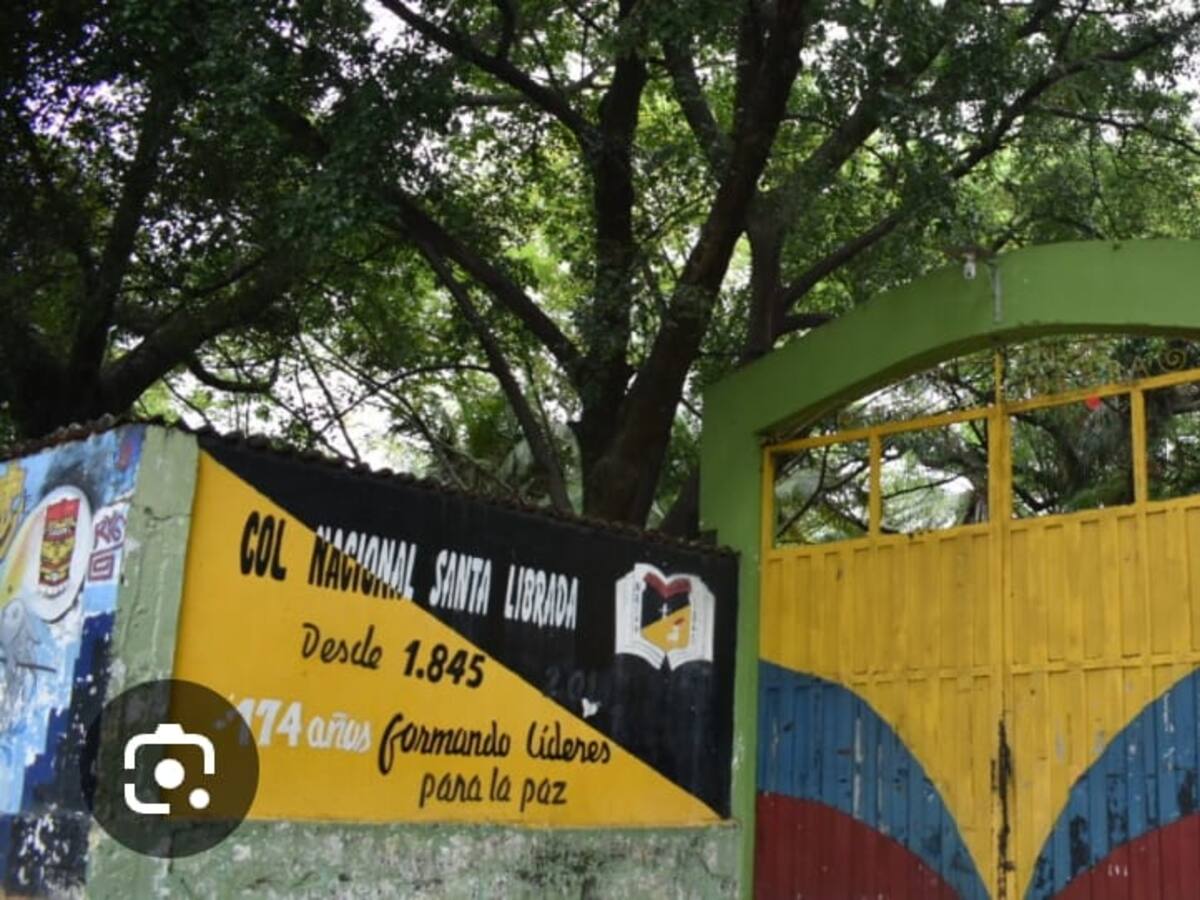 Investigan presunto acoso sexual de docente a dos estudiantes en el Colegio Nacional Santa Librada