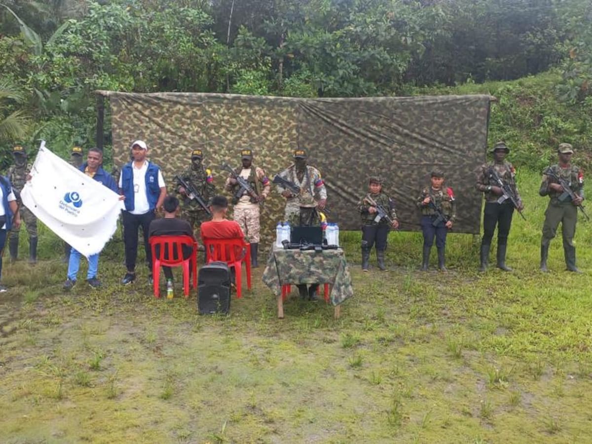 La Defensoría recibe a dos menores de edad que estaban en poder de grupos armados