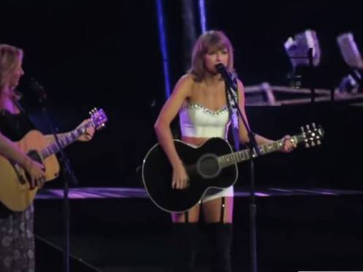Taylor Swift sorprende cantando "Smelly Cat" con Lisa Kudrow