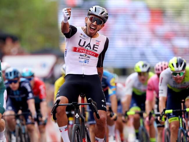 Juan Sebastián Molano celebra su victoria en la etapa 12 de la Vuelta España (Photo by Alexander Hassenstein/Getty Images)