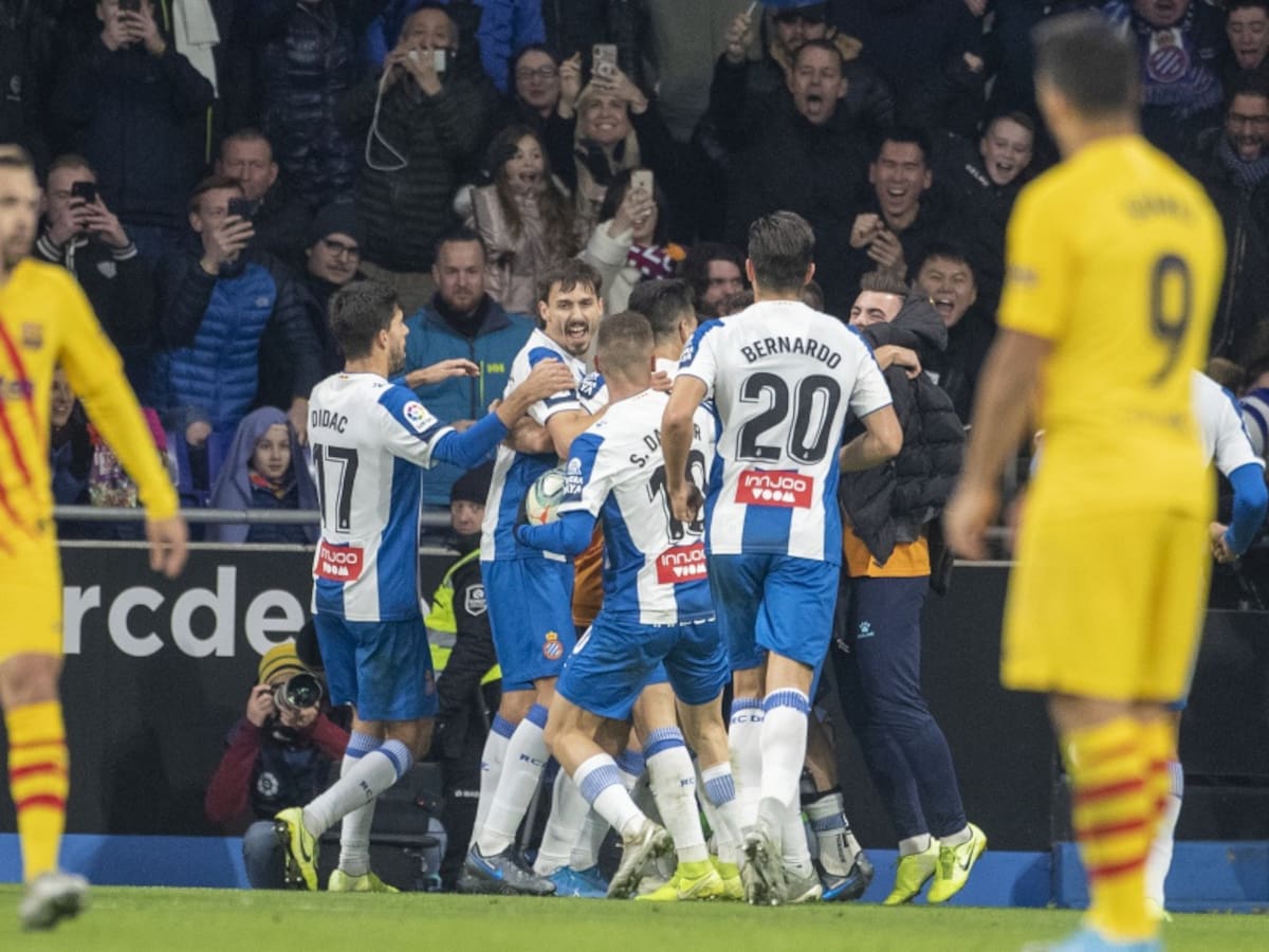 Barcelona empata con el Espanyol sobre la hora y es líder junto al Madrid