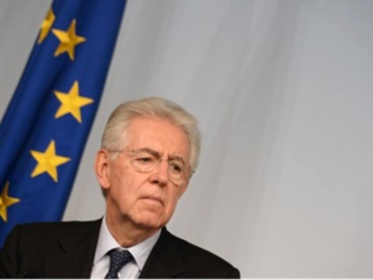 El Primer Ministro de Italia Mario Monti renunció a su cargo