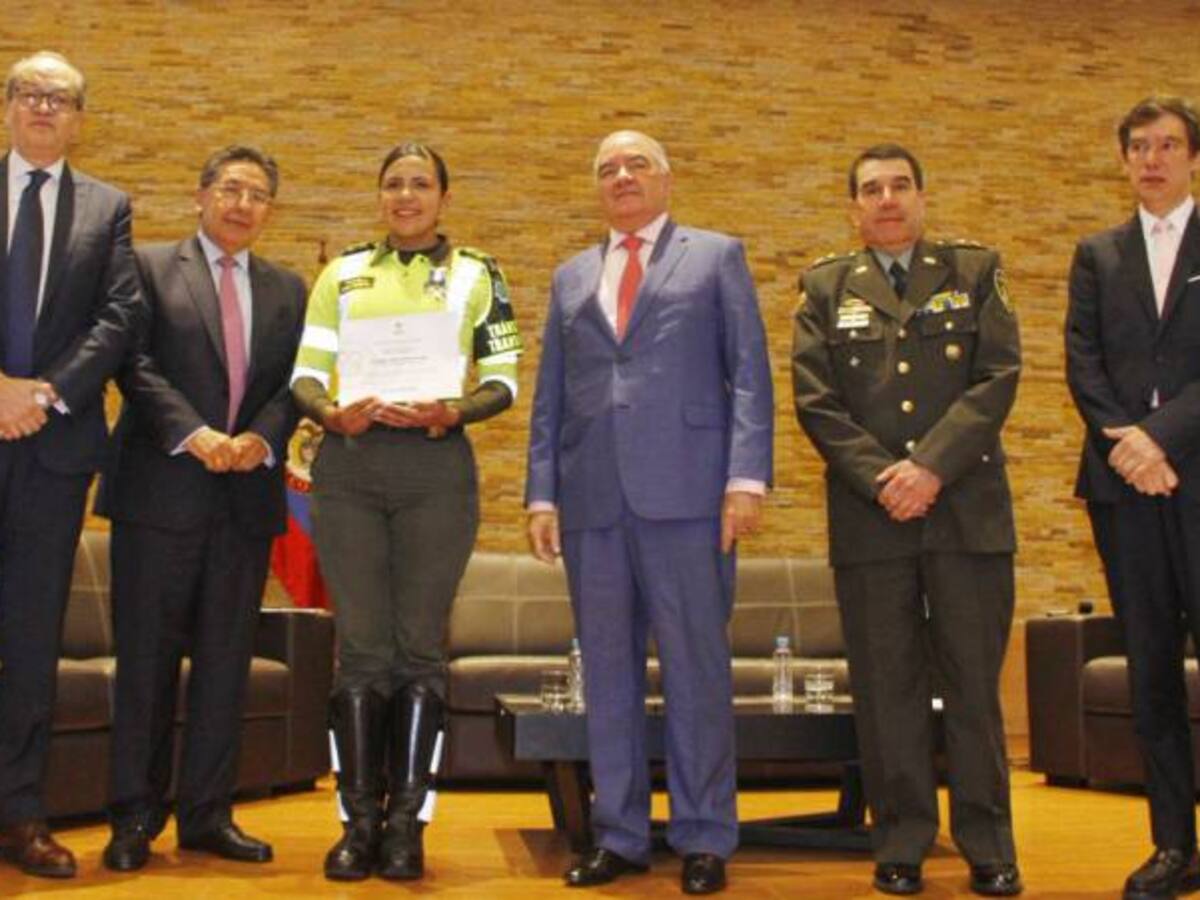 Condecorada patrullera agredida por Hernando Zabaleta