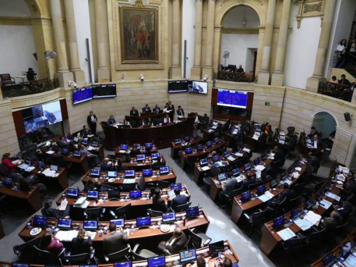 Petroleras son citadas en el senado por derrame de crudo en Puerto Boyacá