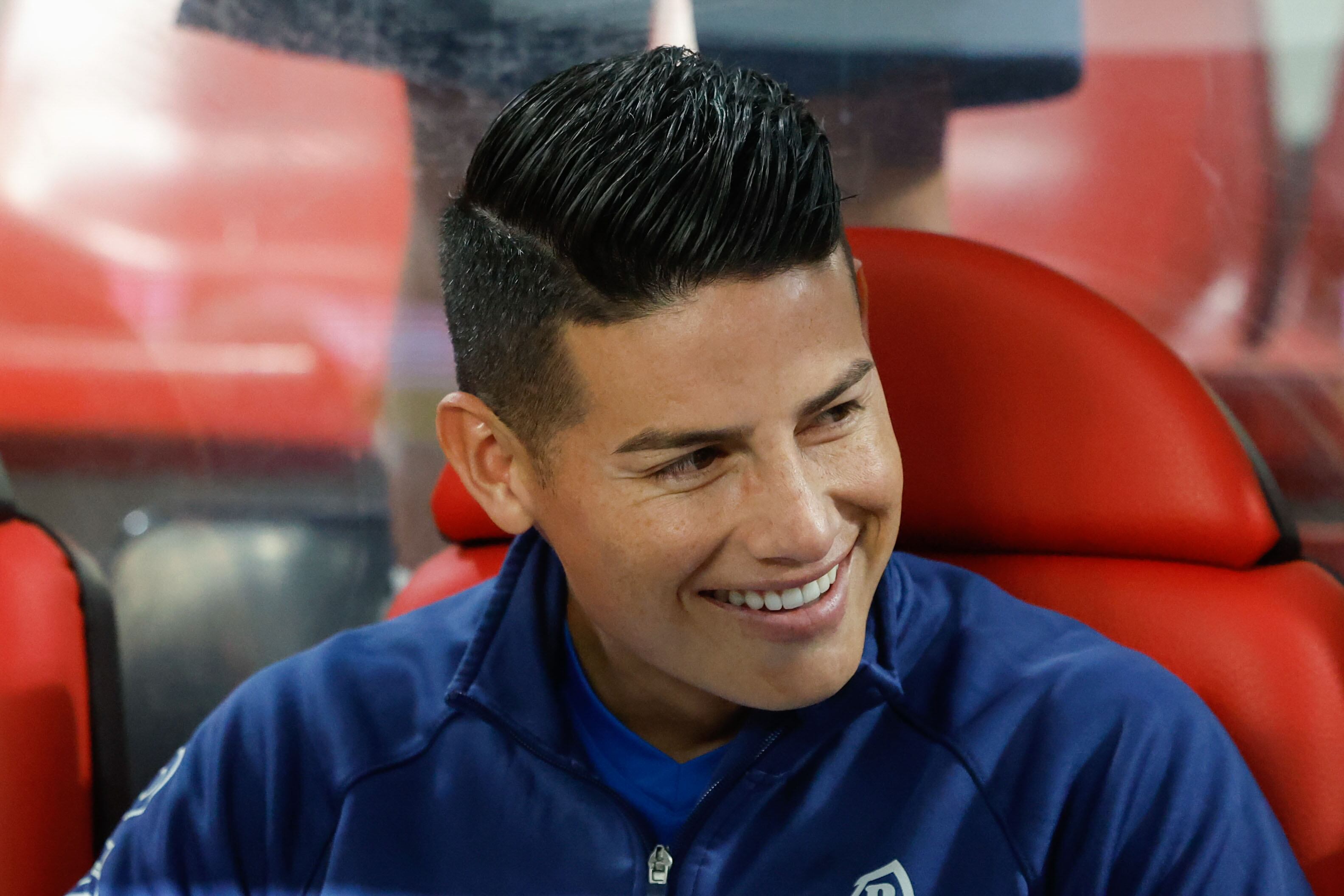 James en el banquillo antes de su debut ante Osasuna EFE/Juanjo Martín