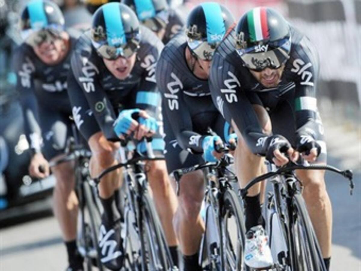Sky ganó la contrarreloj y Sergio Henao y Rigoberto Urán entran en el top diez del Giro