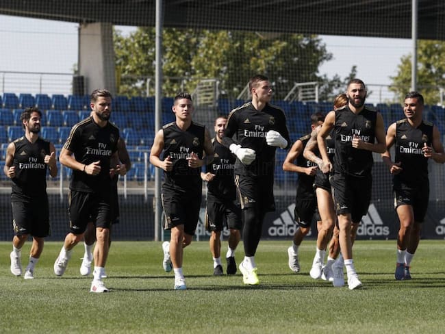 James entrena con la plantilla del Real Madrid sin confirmar su futuro