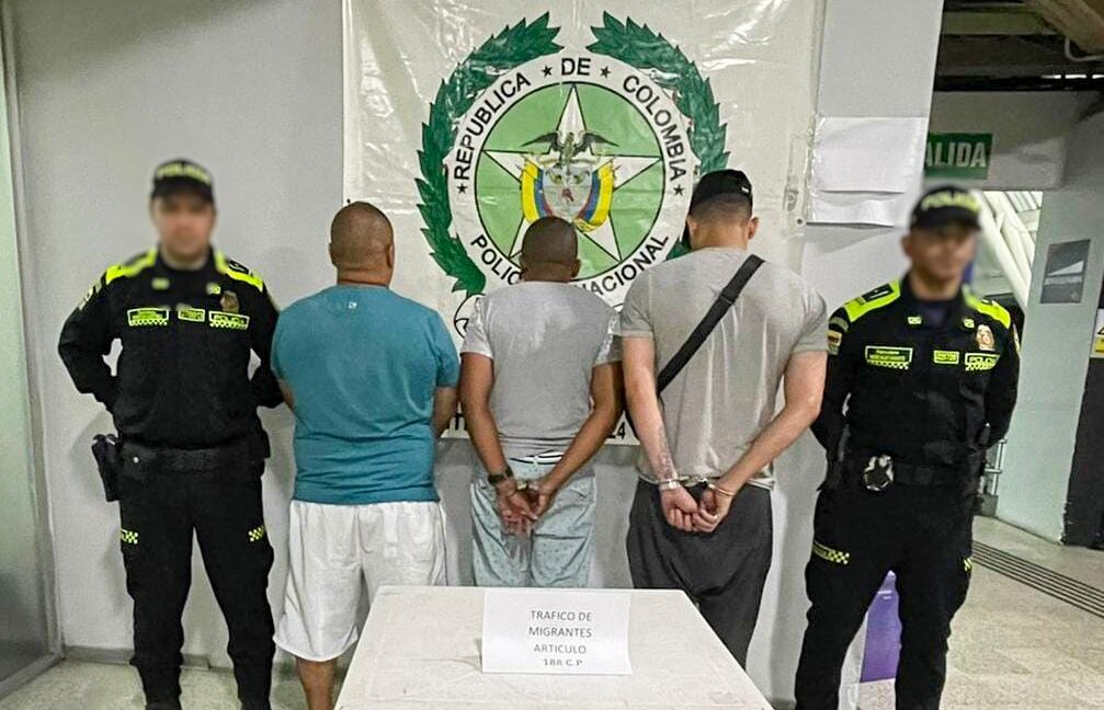 Capturan en flagrancia tres hombres por el delito de tráfico de migrantes.