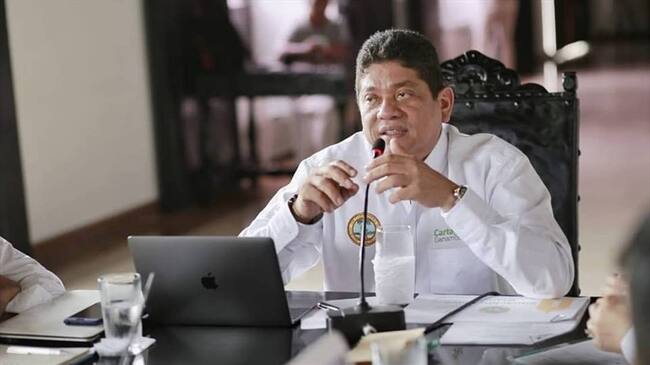 La discusión se centra porque el contrato de Guerra contenía un otrosí para un contrato de servicios. Foto: Facebook