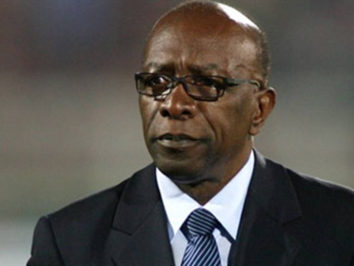 Jack Warner renuncia a vicepresidencia de FIFA